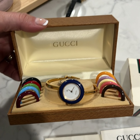 VINTAGE GOLD GUCCI WATCH WITH MULTI/INTERCHANGEABLE BEZELS - Picture 6 of 6